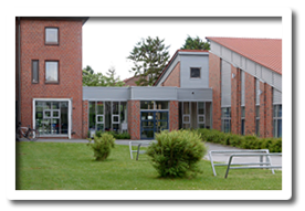 Bild des Eingangs der Schule
